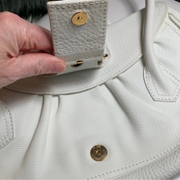 Celine Elegant White Leather Handbag with Gold Accents - Picture 6 of 15